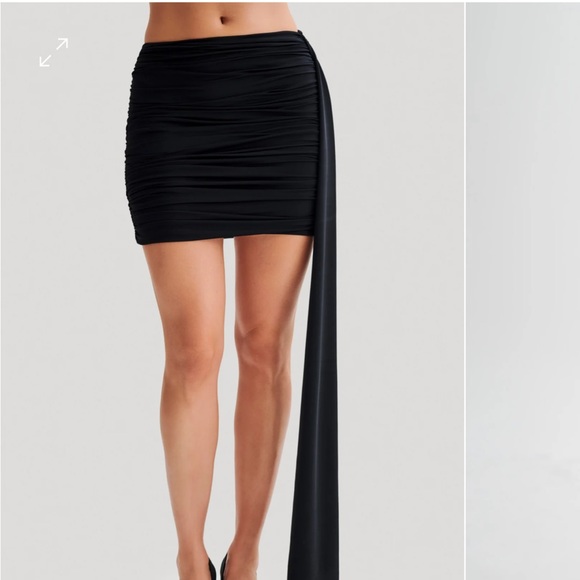 Meshki Skirt - Picture 2 of 3